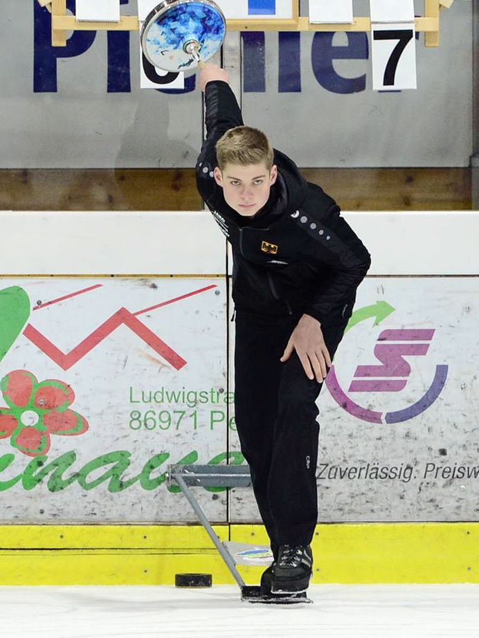 2001 dm u23 empl stefan